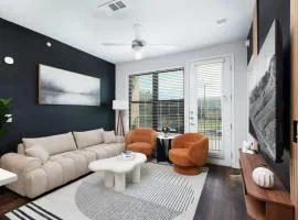 Cozy 2BR-w Parking, Near Rvrwalk, Dome & Conv Ctr