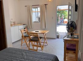 Monoambiente, hotel in Monte Hermoso