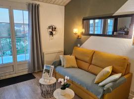 Appt avec vue panoramique sur le lac à Port Bourgenay, Hotel in Talmont