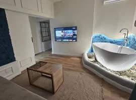 Central Apartment Myslym Shyri Street with balcony