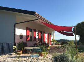 Holiday home with alpine panorama, hotel v destinaci Teolo