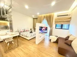 Symphony Tower - Self Check in, Privacy, Epic City View, Netflix, Free Parking