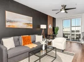 Sleek 2BR-Spring Training! w Pool, Gym&Parking