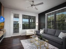 Cozy 2BR w Pool,Gym Near Rvrwalk,Dome & Conv Ctr