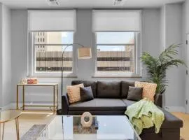 2BR Near BOK Center - Gym, Lounge, Balcony, Pet OK