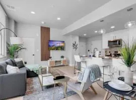 2BR Near BOK Center - Gym, Lounge, Balcony, Pet OK