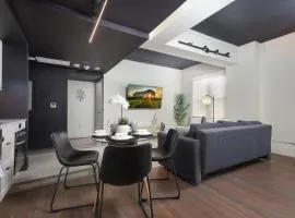 Sleek 2BR On Rvrwalk Gym Parking Near Conv Ctr