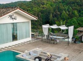 No Flowers Boutique Hostel