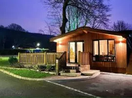 Dovestone Luxury Lodges sleeps 4- pet free
