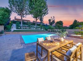 Luxe Sundance Villa 3BR with Pool and Spa Near Disney, spahotel in Pomona