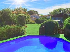 Ancien Chais, climatisation, aire de loisirs avec piscine, Hotel in Marigny