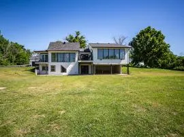 MT House Luxury Private Estate Experience 5 Acres 20 Min KCI Downtown KC
