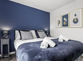 2 Bedroom Serviced Apartment in Kettering Centre- Northampton, Sleeps 4, free parking, Wifi, Sky, Netflix