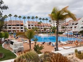 Waves & Sun, Parque Santiago 2, hotel in Arona