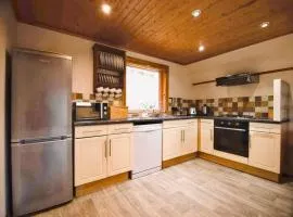 Lazy Bear Lodge with Hot Tub - Finlake Resort and Spa in Devon