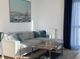 Terrace Apartment with Free Parking, Metro Malakoff, Near Paris