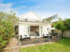 Stylish apartment - 2 min walk from Ogmore by sea beach with private garden, sea views & stunning sunsets, dog friendly