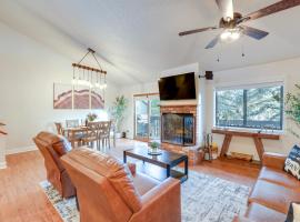 Viesnīca Cozy Flagstaff Condo in Country Club Community! pilsētā Flagstāfa