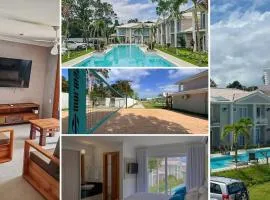 Casa em condomínio a 200m da praia em Arraial D'ajuda, com 3 suites, sala climatizada, área gourmet privativa, Internet 300MBPS, condomínio com piscinas adulto e infantil, sauna, quadra de beach tenis e portaria 24hrs.