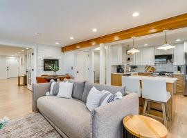 4 Mi to Downtown Ogden Home with Pool Access!, hotel v destinaci Roy
