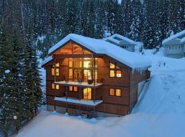 Ski-InandSki-Out Schweitzer Mtn Home Decks and Views!, hotel in Sandpoint