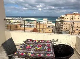 روف غرفتين مكيف فيو بانوراما بحر شارع جيلاتي عزة البوسيت - Air-conditioned 2br roof with panoramic sea view