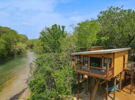 Waterfront Sky Cabin 3, Hotel in New Braunfels