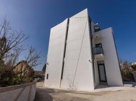 Triple Suite Villa BnB, villa in Magong