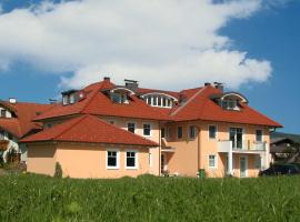 Pension Hiesel-Villa Untersbergblick, hotelli, jossa on pysäköintimahdollisuus kohteessa Anthering
