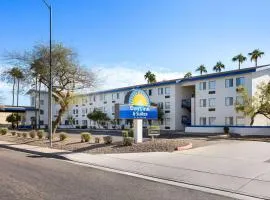 Days Inn & Suites by Wyndham Mesa Near Phoenix