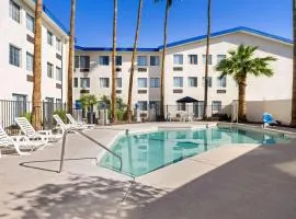 Days Inn & Suites by Wyndham Mesa Near Phoenix