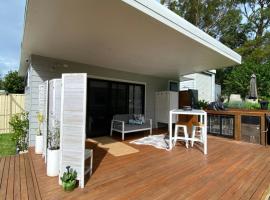 Golf Course & Beach Stay Self-Contained Guest House, nhà khách ở Vịnh Nelson