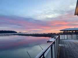 Comfortable Apartment with private dock, self-catering accommodation in Gnarp