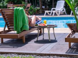 Bagu ÑAMANDU GUAZU, Hotel mit Whirlpools in Puerto Iguazú