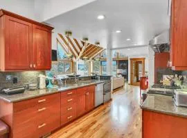 Stunning Mountain Gem with Hot Tub Near Palisades