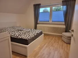 Gemütliches Doppelzimmer mit eigenem Bad in Flughafen und Stadtnähe