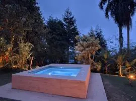 Tranquilidade e SPA em meio a muito verde a 45 min de SP