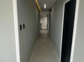 Apartamento 3 quartos no centro, hotel di Serrinha