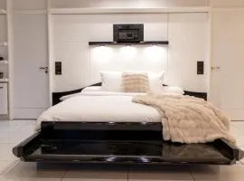 Black & White Suite & SPA - Sauna & Jacuzzi