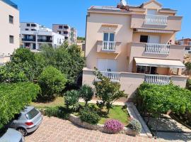Apartments Kala, khách sạn ở Sveti Filip i Jakov