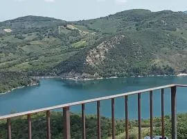 La Casa sul lago - Appartamento Glicine - Parco della Majella