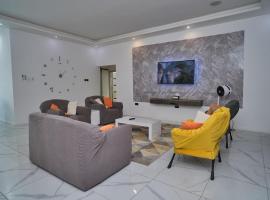 The Whitehouse Villa, hotel with hot tubs in Chomina