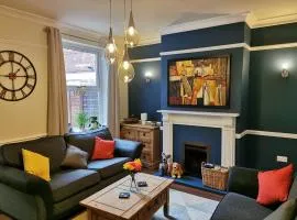 Family Friendly I Pets Welcome I Short Walk to Railway Station I 10min Drive to Safari Park