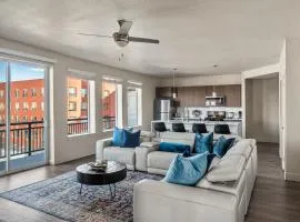 Gorgeous 2BD 2BA Pool,Gym,Htub near Convention Ctr