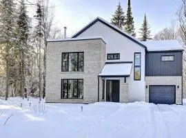 Modern Luxury 4-Bedroom Home by Mont-Tremblant Ski Resort