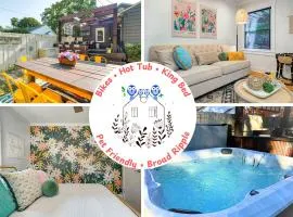 Hot Tub, King Bed, Bikes, Pet Friendly with Fenced Backyard, Walk to Broad Ripple Village, 10 minutes to Downtown