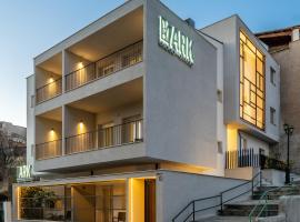 Ark Urban Living, hotel con estacionamiento en Kozani