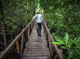 Jardín Botánico del Pacífico y Mecana Ecohotel, chata v destinaci Bahía Solano
