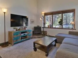 Ski Den - Steps to Mammoth Village!