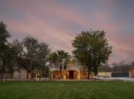 SaffronStays Pristine Manor